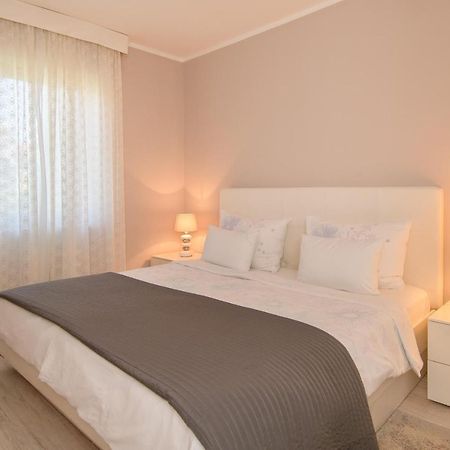 Apartments Dora Пореч Екстериор снимка